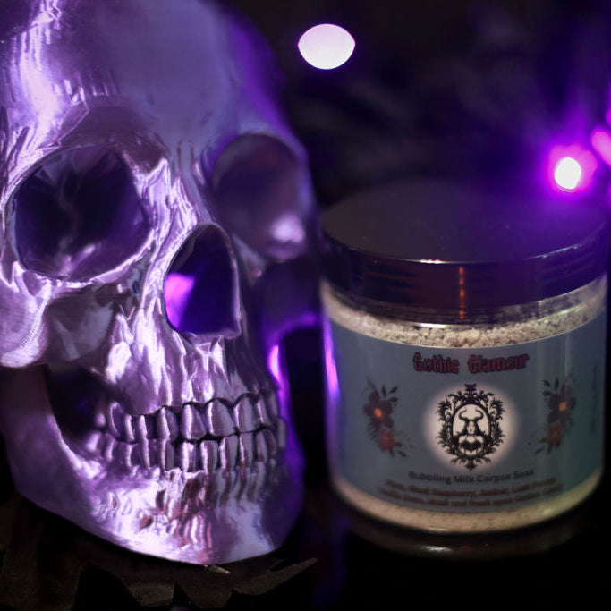 Gothic Glamour-Bubbling Milk Corpse Soak